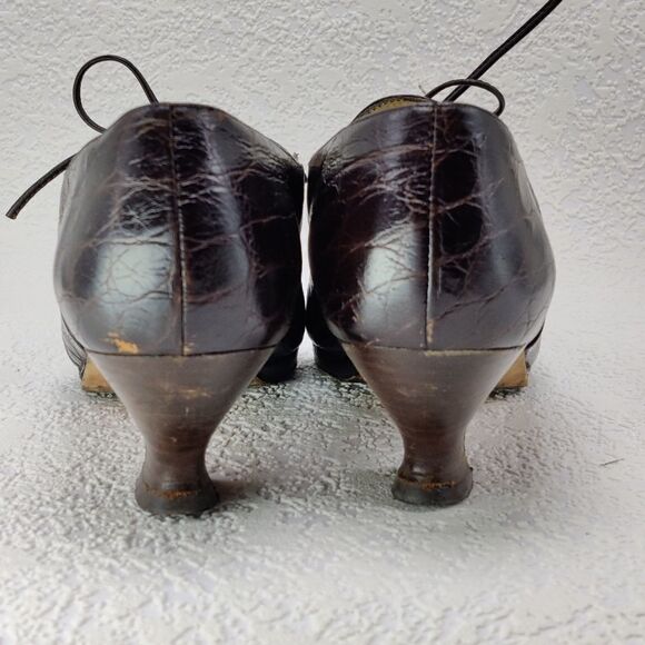 Joan & David Antique/ Vintage Style Spool Heel Pointy Toe Alligator Lace Up Pump - Picture 10 of 15